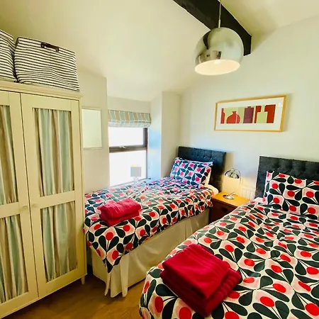 Views Over - 2bed Jade & Parking