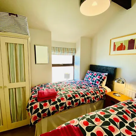Views Over - 2bed Jade & Parking アパート