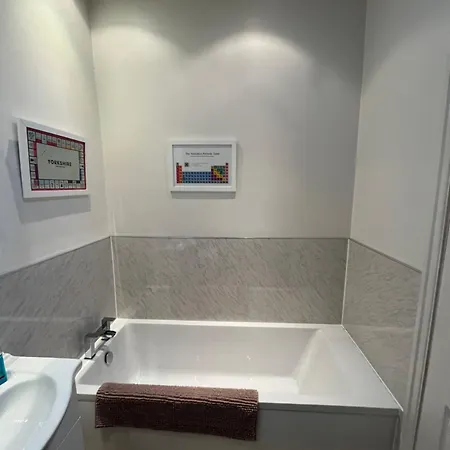 Views Over - 2bed Jade & Parking