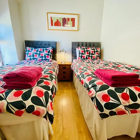 Views Over - 2bed Jade & Parking Harrogate