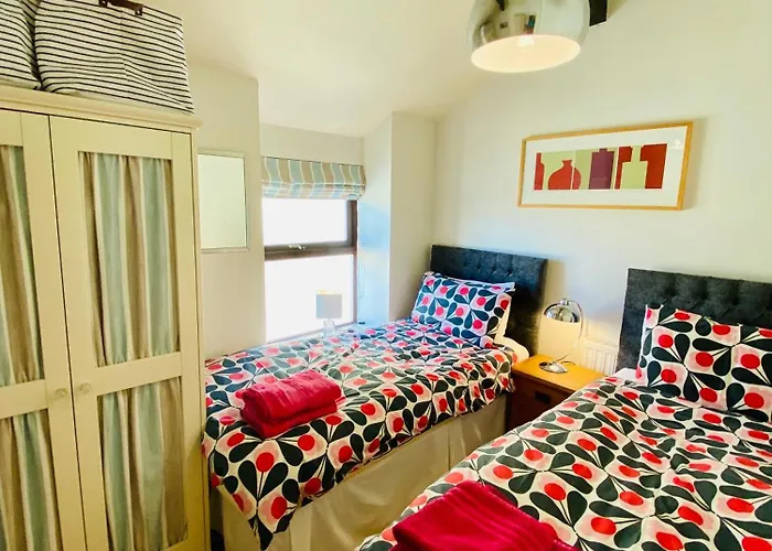 Views Over - 2bed Jade & Parking