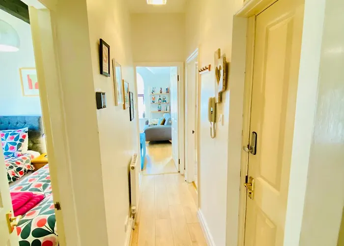 Views Over - 2bed Jade & Parking *