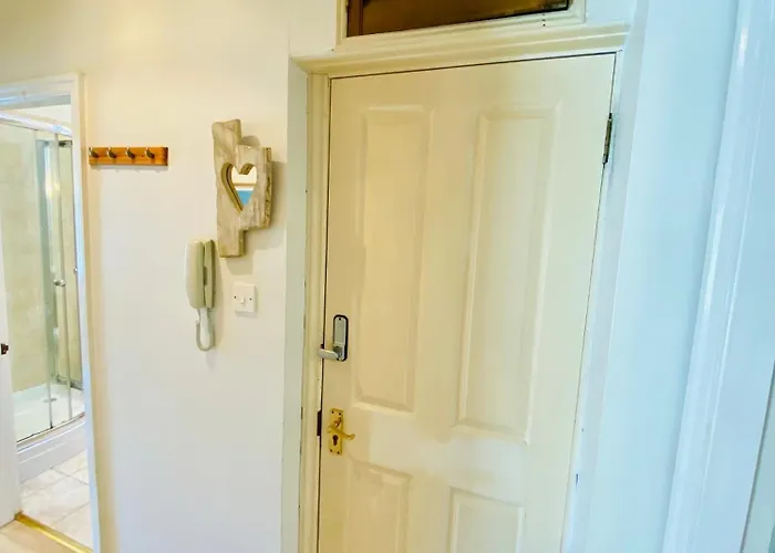 Views Over - 2bed Jade & Parking *